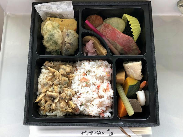 中山競馬場90周年記念弁当 1500円 の中身