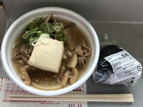 煮込み 500円 と おにぎり（昆布） 150円