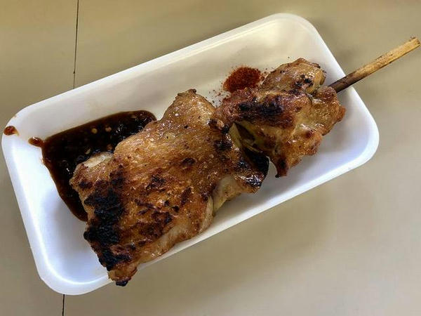 いただいた競馬場グルメの一部（元祖ジャンボ焼き鳥）