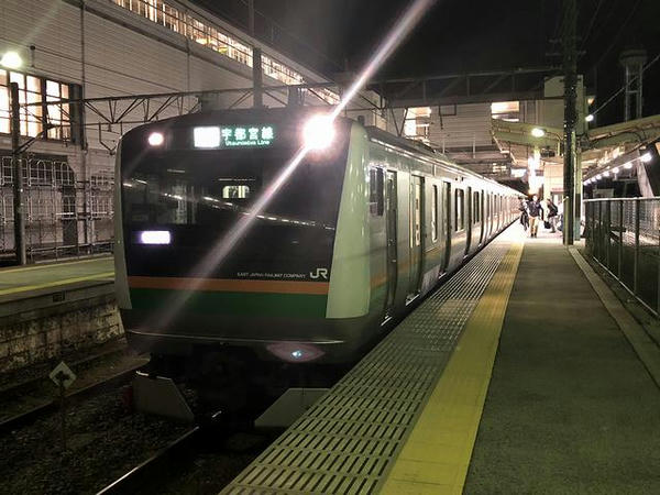 那須塩原駅に入ってくるJR宇都宮線上り普通列車