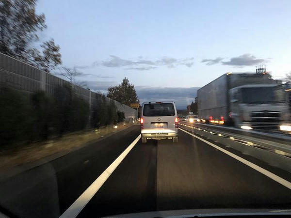 夕暮れの東北道対面通行区間