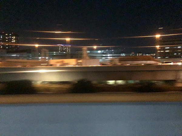 首都高速湾岸線をと併走