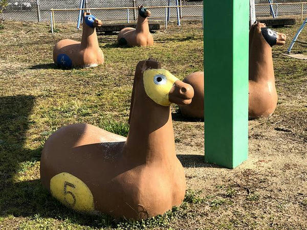 今も残る馬の遊具