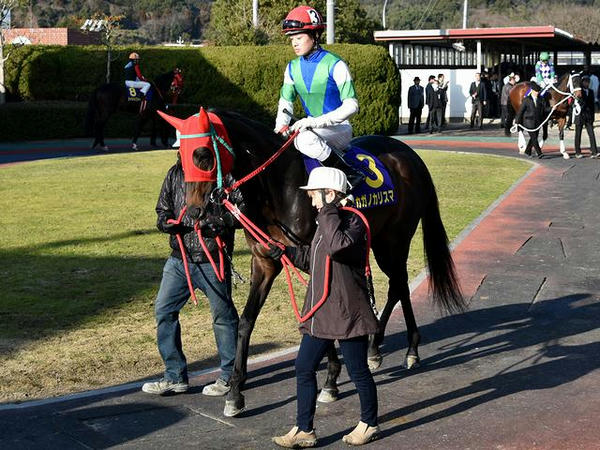 (3)カガノカリスマ号（牡7・笠松）と渡辺竜也騎手（笠松）