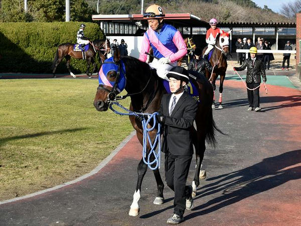(9)メイショウスミトモ号（牡8・JRA）と古川吉洋騎手（JRA）