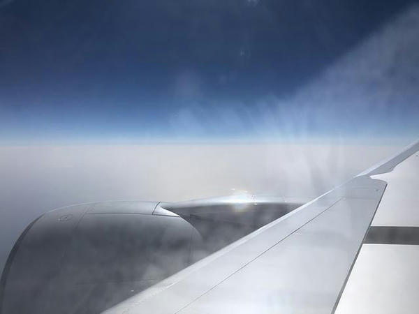 雲の上は太陽で暑かった