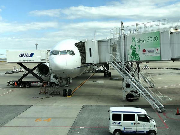羽田空港に到着したANA248便