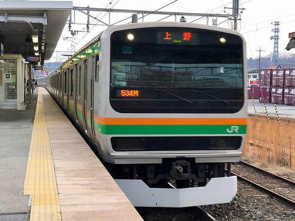自宅最寄り駅に入線する上野行き普通列車