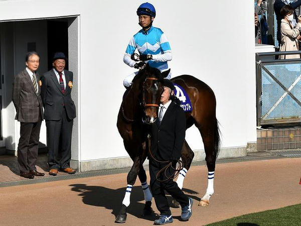 (4)マイネルプロンプト号（せん7・森一馬騎手）