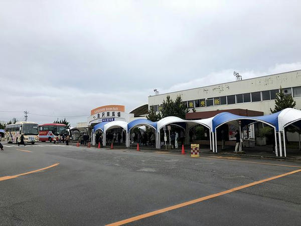 金沢競馬場入場門付近