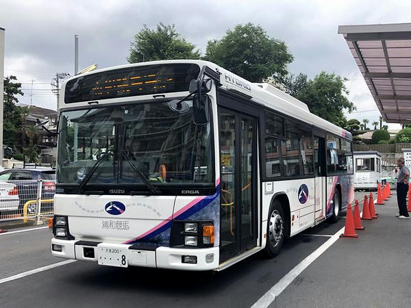 停車中の無料送迎バス