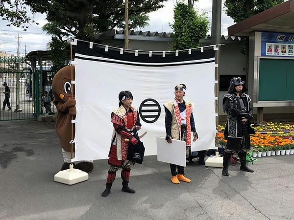 忍城おもてなし甲冑隊とこぜにちゃん