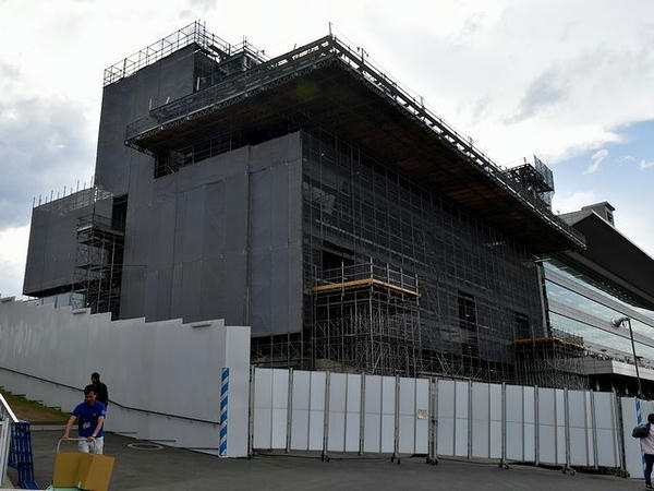建設中の新2号スタンド