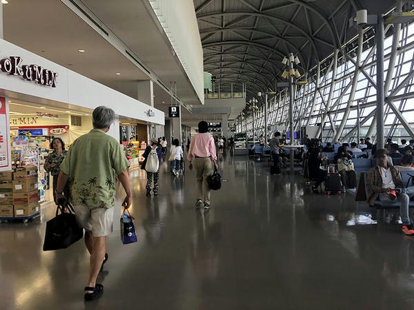 関西空港に到着