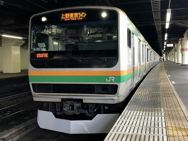 宇都宮駅に停車中の上野東京ライン普通列車