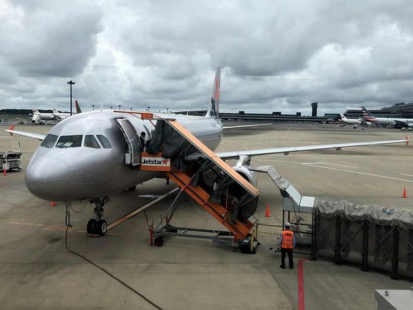 成田空港に駐機中のジェットスター・ジャパン機