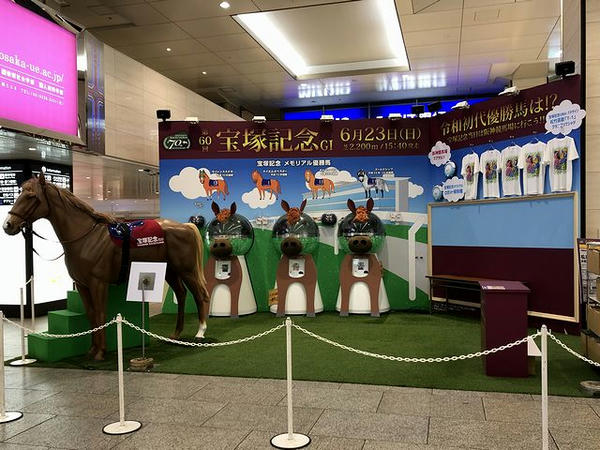 梅田駅構内のイベントステージ？