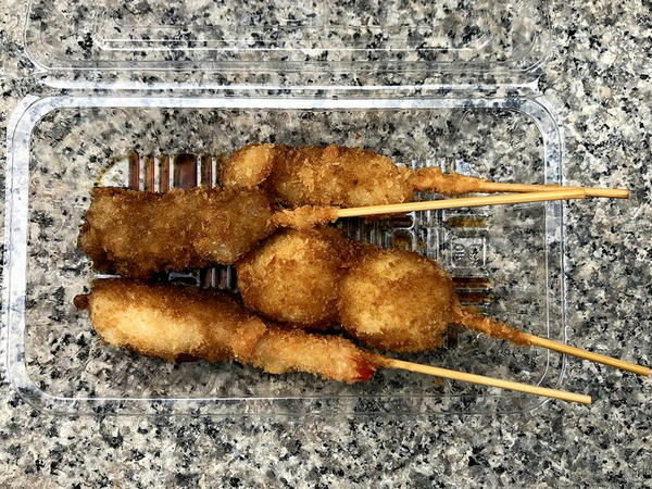 串揚げ（上から豚、牛、うずら卵、えび） 1本100円