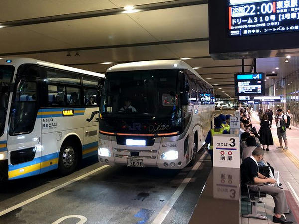 大阪JR高速BTに入ってきたドリームルリエ102号