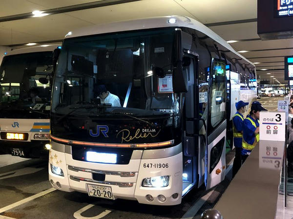 大阪JR高速BTに停車中のドリームルリエ102号