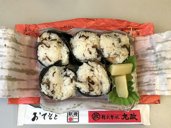 車内でいただいた駅弁