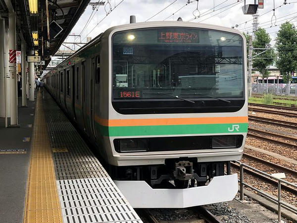 宇都宮駅に停車中の上野東京ライン普通列車