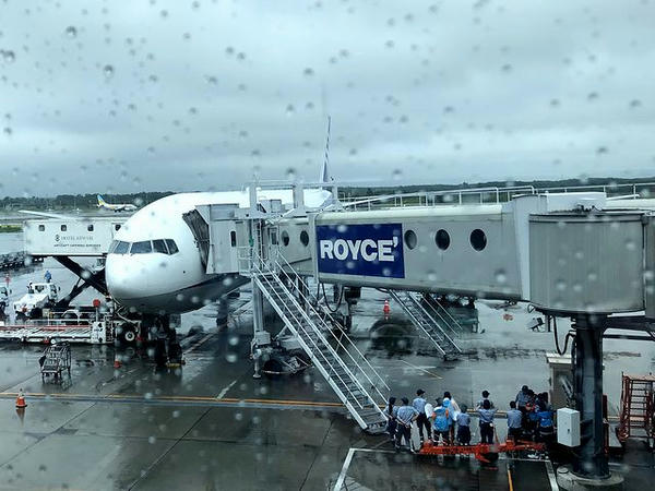 千歳空港に到着したANA61便