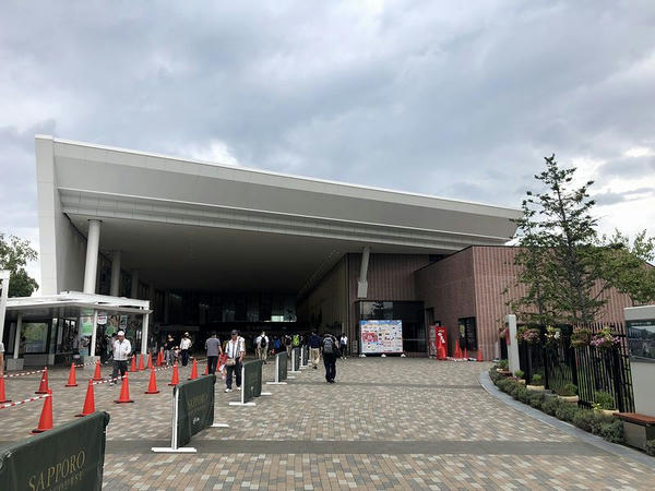 札幌競馬場に到着