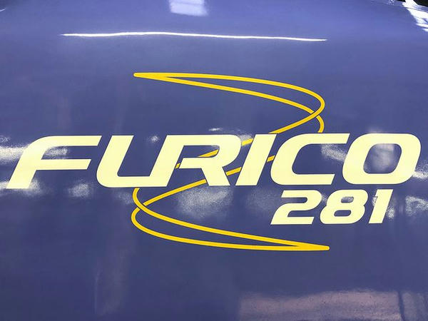 先頭部のFURICO 281ペイント