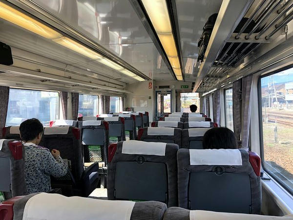 函館駅発車直後の車内