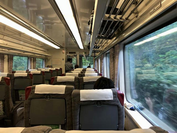 昆布駅発車後の車内