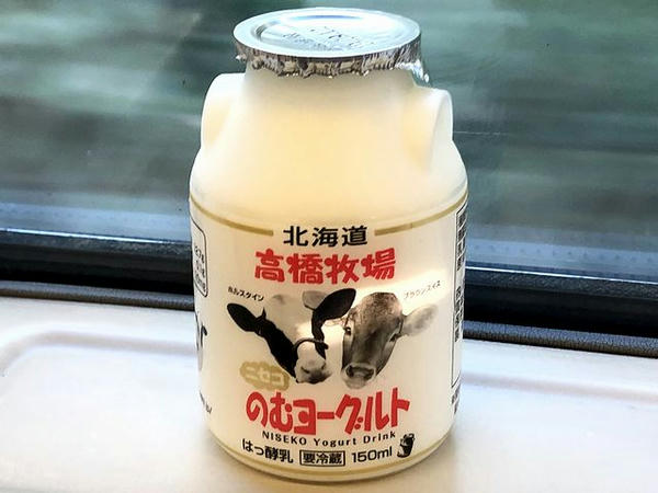 車内販売で購入した飲むヨーグルト