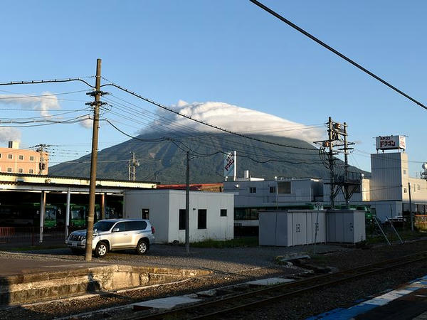倶知安駅のホームから見た羊蹄山