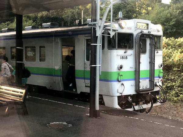 小沢駅で列車交換
