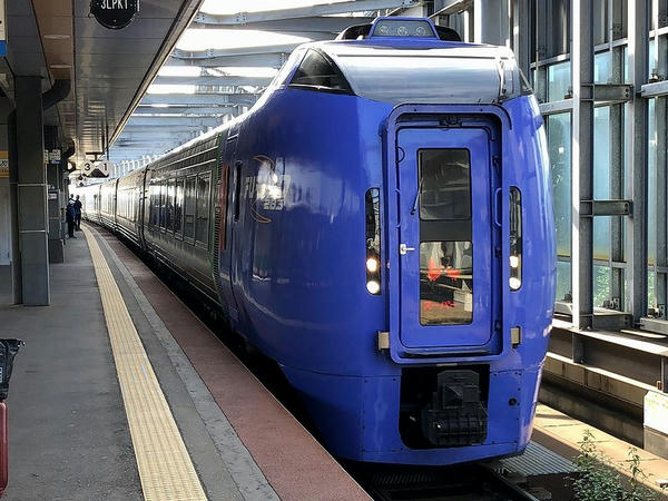 帯広駅に入ってくる特急スーパーおおぞら2号