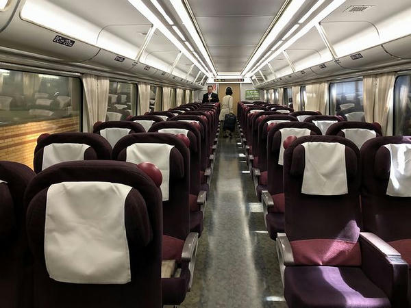 降車時に撮影した4号車（普通車指定席）の車内