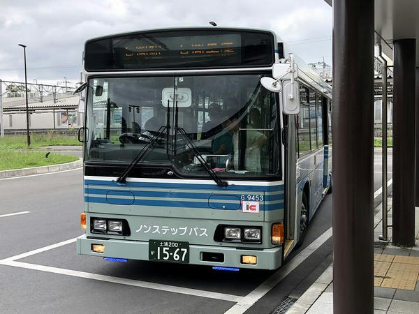 石岡駅に到着した空港連絡バス
