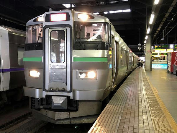 札幌駅に到着した快速エアポート135号