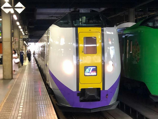 札幌駅に停車中の特急スーパーとかち1号