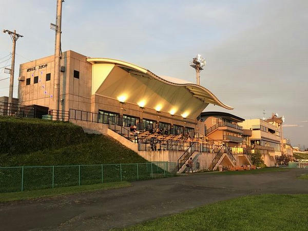 門別競馬場のスタンド