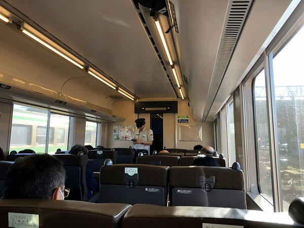 Uシートの車内