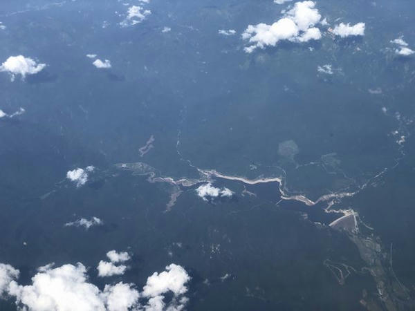 機窓から見た胆沢ダム