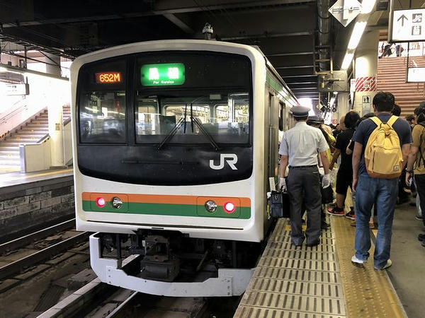 宇都宮駅に停車中の東北本線（宇都宮線）黒磯行き普通列車