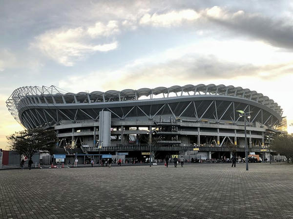 ビジター側から見た茨城県立カシマサッカースタジアム