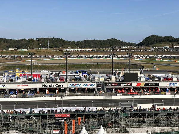A-2席最上段から正面方向の眺め（予選時に撮影）