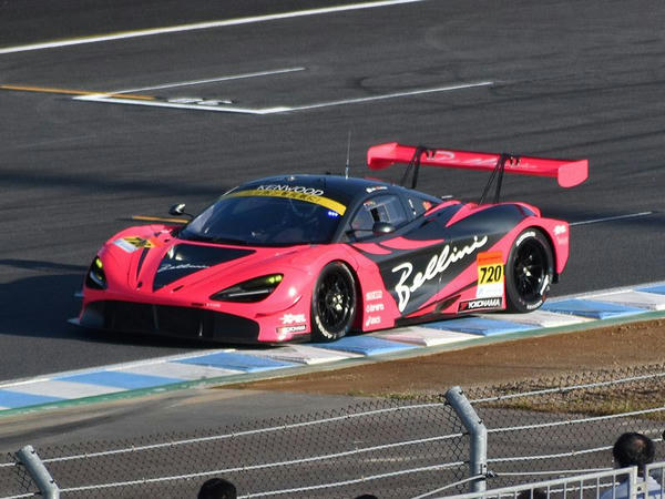 GT300のポールポジションを獲得した#720 McLaren 720S（アレックス・パロウ選手）