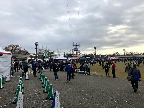 決勝日開門時刻の中央エントランス