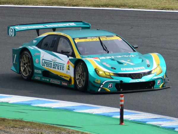 ウォームアップ走行する#52 埼玉トヨペットGB マークX MC（脇坂薫一選手）
