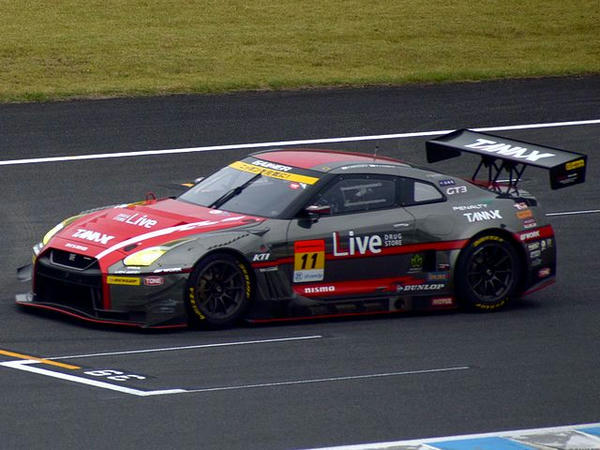 ゴール後に戻ってきた優勝車の#11