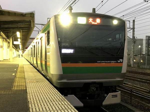 宇都宮駅に停車中の大船行き普通列車